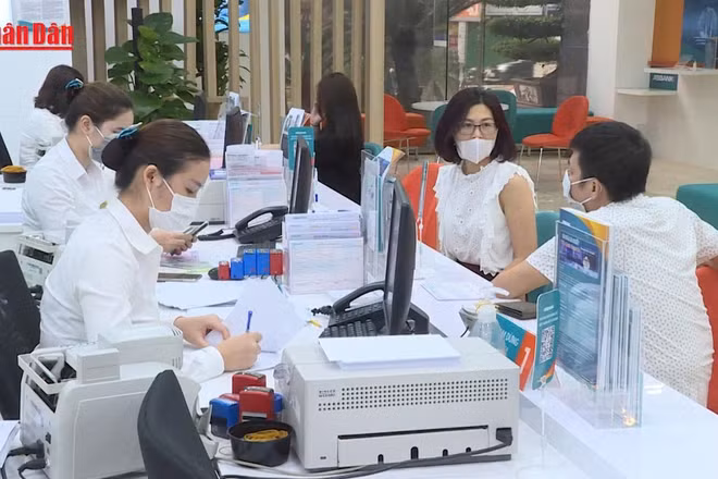 [Video] Mỗi ngày, có tới 800.000 tỷ đồng chảy qua hệ thống thanh toán ngân hàng