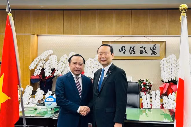Bộ trưởng Khoa học và Công nghệ Vũ Hải Quân làm việc với Bộ trưởng Nội vụ và Truyền thông Nhật Bản Fujii Hisayuki. (Ảnh: MST)