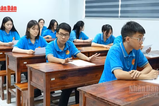 [Video] Bộ Giáo dục chưa chốt cho học sinh chuyên Tuyên Quang thi lại Toán
