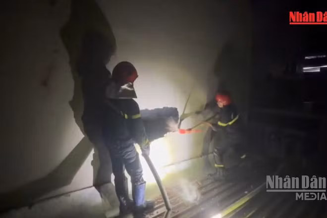 [Video] Hiện trường vụ cháy nhà trong hẻm ở TP Hồ Chí Minh làm 2 người tử vong, 5 người bị thương