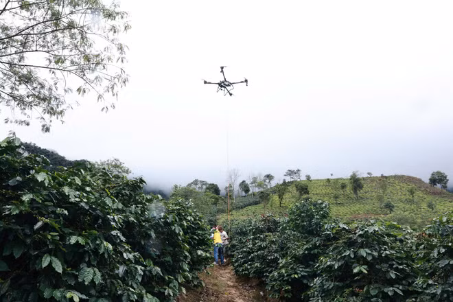 Thử nghiệm phương tiện bay không người lái (UAV) phát triển kinh tế không gian tầm thấp tại Điện Biên. (Ảnh: MST)