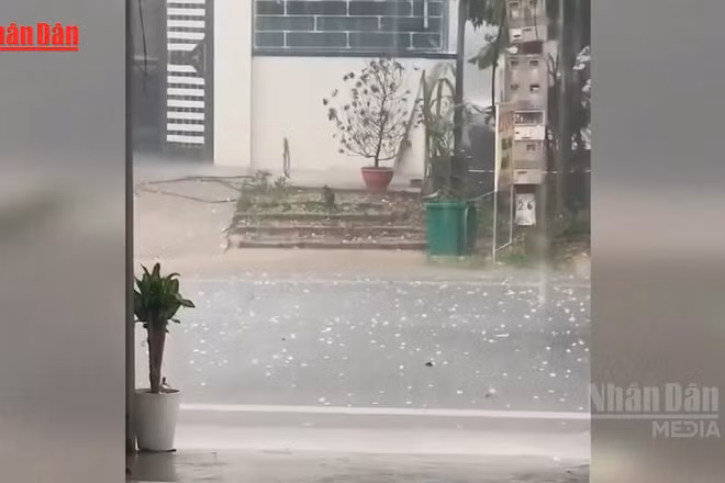 [Video] Cuối tuần có không khí lạnh, Bắc Bộ tiếp tục cảnh báo mưa đá, dông lốc