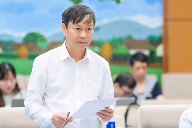 Thứ trưởng Khoa học và Công nghệ Hoàng Minh trình bày tóm tắt tờ trình về dự án Luật sửa đổi, bổ sung một số điều của Luật Sở hữu trí tuệ. (Ảnh: Bộ Khoa học và Công nghệ)