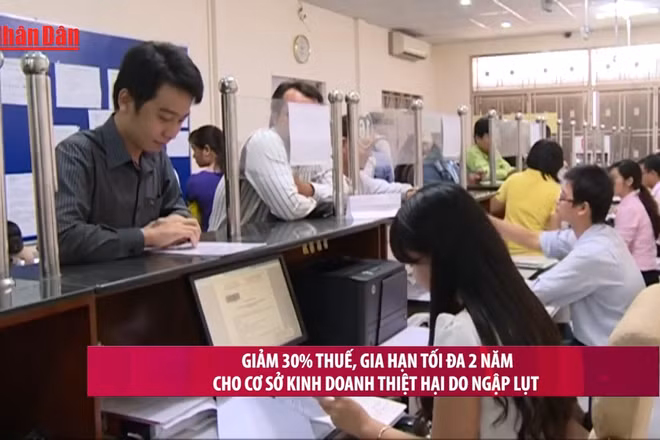 [Video] Giảm 30% thuế, gia hạn tối đa 2 năm cho cơ sở kinh doanh thiệt hại do ngập lụt