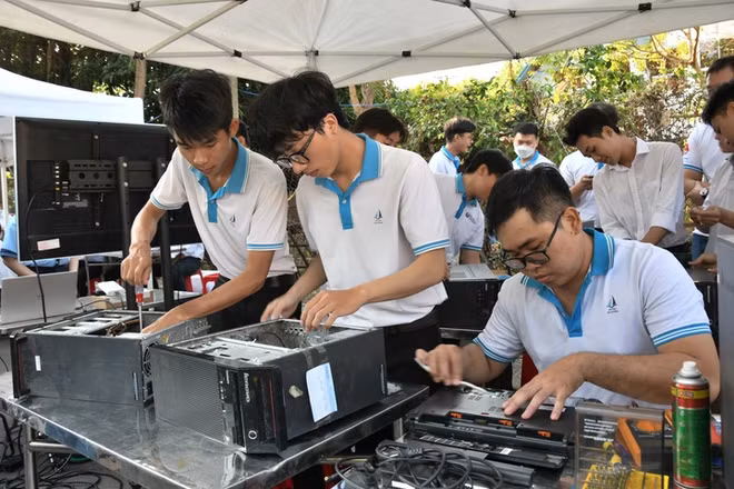 Để thực hiện Nghị quyết 57-NQ/TW, các chuyên gia cho rằng việc thu hút, trọng dụng trí thức trẻ cần được xác định là nhiệm vụ chiến lược lâu dài.