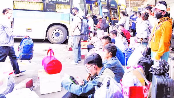 Giá xăng dầu tăng tác động không nhỏ đến hoạt động sản xuất, kinh doanh, nhất là “biến số lớn” đối với ngành vận tải.