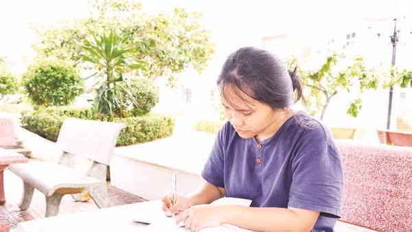 Em Katơr Thị Biển, quê xã Công Hải, tỉnh Khánh Hòa, gắn bó với Trung tâm suốt 11 năm, coi nơi đây là mái nhà thân yêu của mình.
