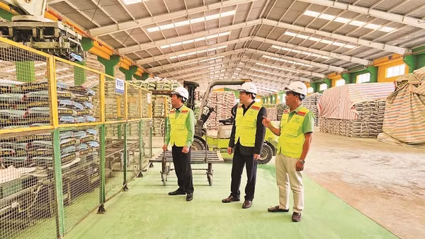 Tại Công ty cổ phần Công Nông nghiệp Tiến Nông, đảng viên luôn giữ vai trò tiên phong, gương mẫu.