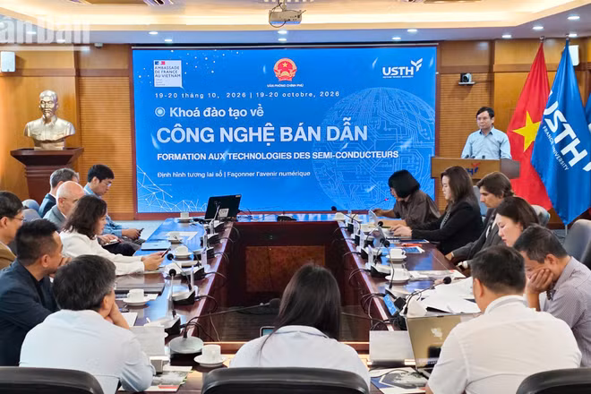 Chương trình do Đại sứ quán Pháp tại Việt Nam, Cục Chuyển đổi số thuộc Văn phòng Chính phủ và Trường đại học Khoa học và Công nghệ Hà Nội, phối hợp đồng tổ chức. (Ảnh: MINH DUY)