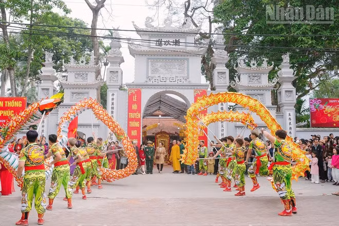 Lễ hội truyền thống làng Vạn Phúc.