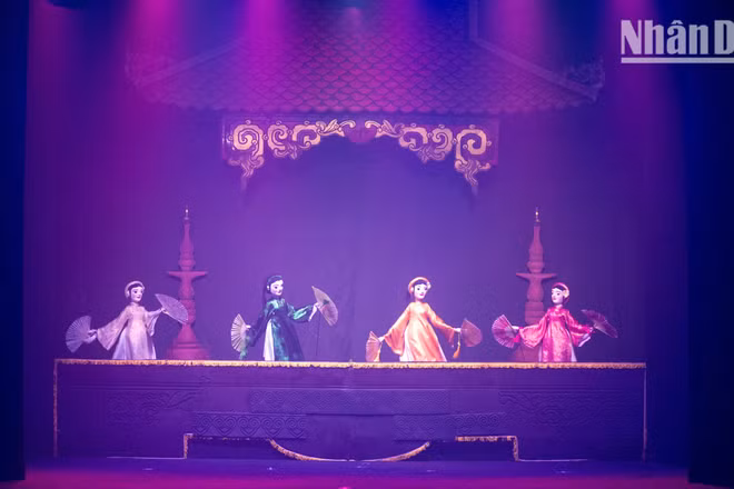 Chương trình giống như một “chuyến hành trình du ngoạn” đầy tính nghệ thuật khám phá những địa danh tiêu biểu nhất của Thủ đô.