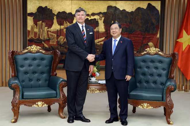 Phó Thủ tướng Thường trực Chính phủ Phạm Gia Túc tiếp Phó Ngoại trưởng Hoa Kỳ Christopher Landau. (Ảnh: VGP)