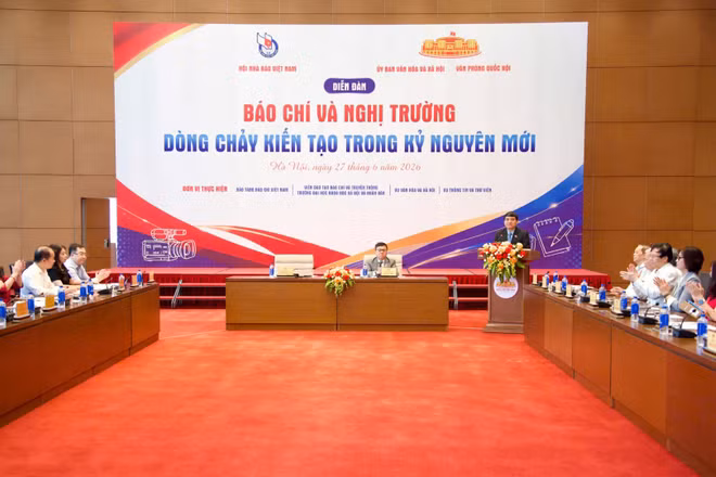 Toàn cảnh Diễn đàn “Báo chí và nghị trường: dòng chảy kiến tạo trong kỷ nguyên mới”.