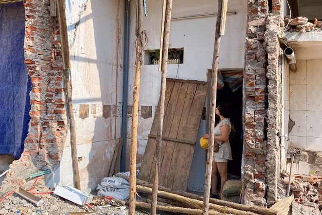 Khoảng trống phía sau nhà bà Thủy sau khi bị tháo dỡ. (Ảnh: Thùy Linh)