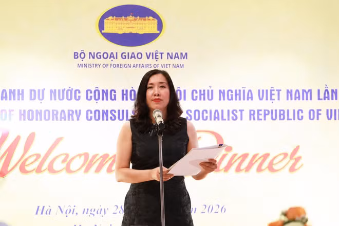 Thứ trưởng Ngoại giao Lê Thị Thu Hằng phát biểu tại một sự kiện trong khuôn khổ Hội nghị Lãnh sự danh dự Việt Nam lần thứ II diễn ra từ ngày 28-31/7 tại Hà Nội, Hải Phòng và Quảng Ninh.