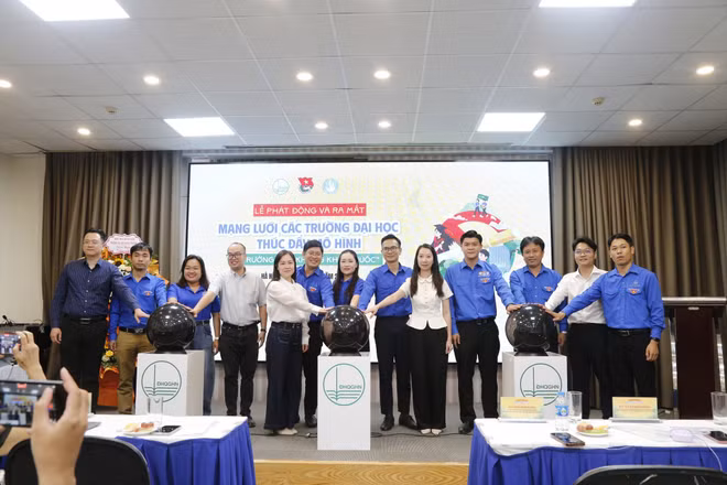 Đại biểu tại lễ phát động chương trình. (Ảnh: PHƯƠNG UYÊN)