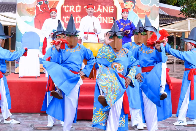 Trò Chiêm Thành mở đầu cho 5 tiết mục của Trò Xuân Phả.