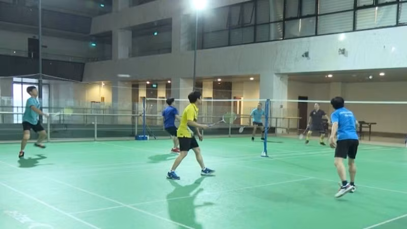 Các vận động viên thuộc Đoàn thể thao Viện Kiểm sát nhân dân tối cao tập luyện.