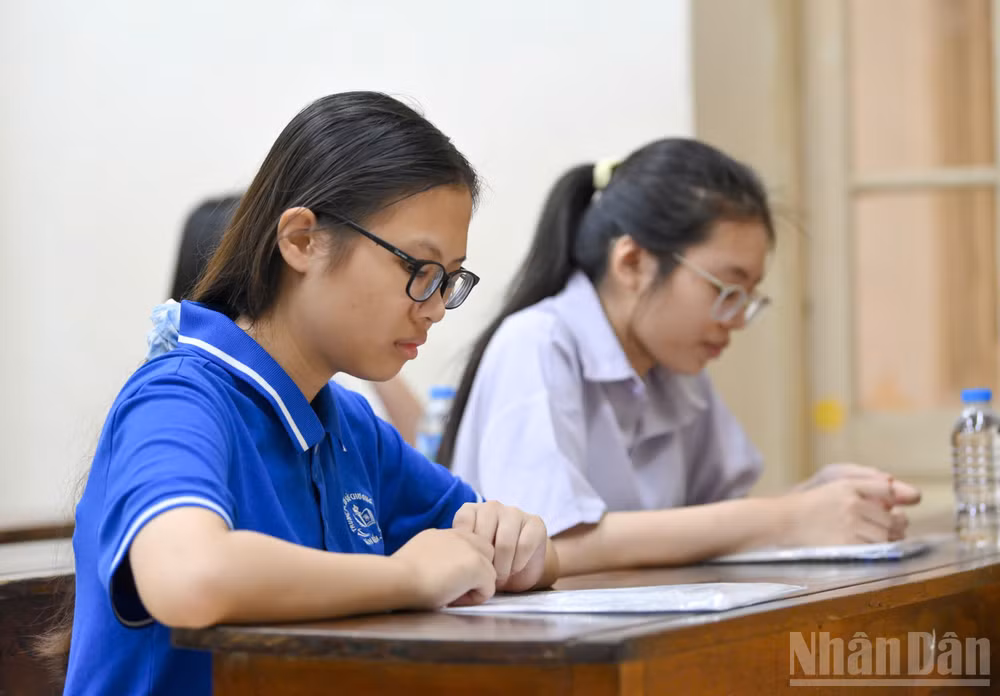 Thí sinh tham dự kỳ thi tuyển sinh vào lớp 10 Hà Nội (Ảnh: THẾ ĐẠI)