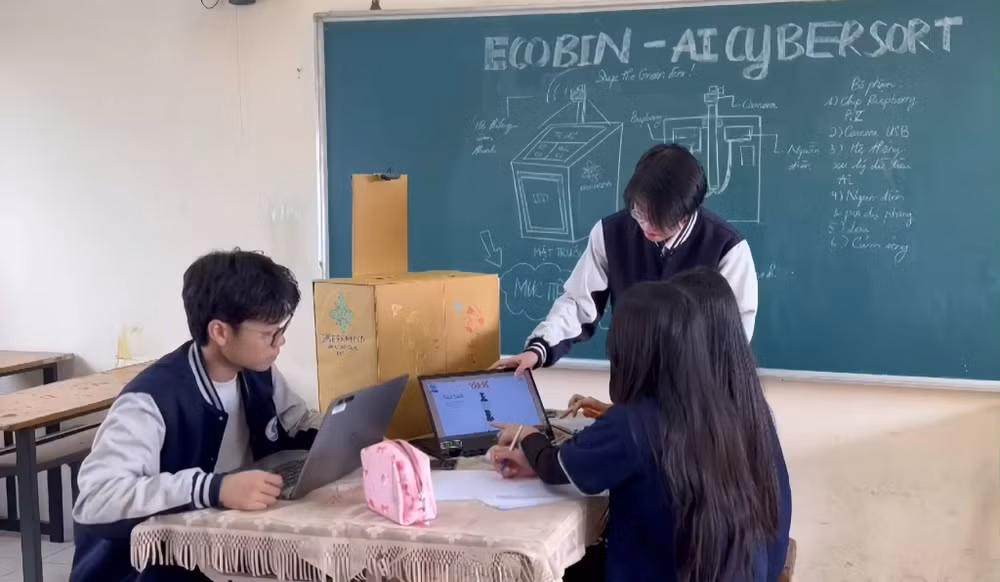 Nhóm GreenMind, tác giả thùng rác EcoBin