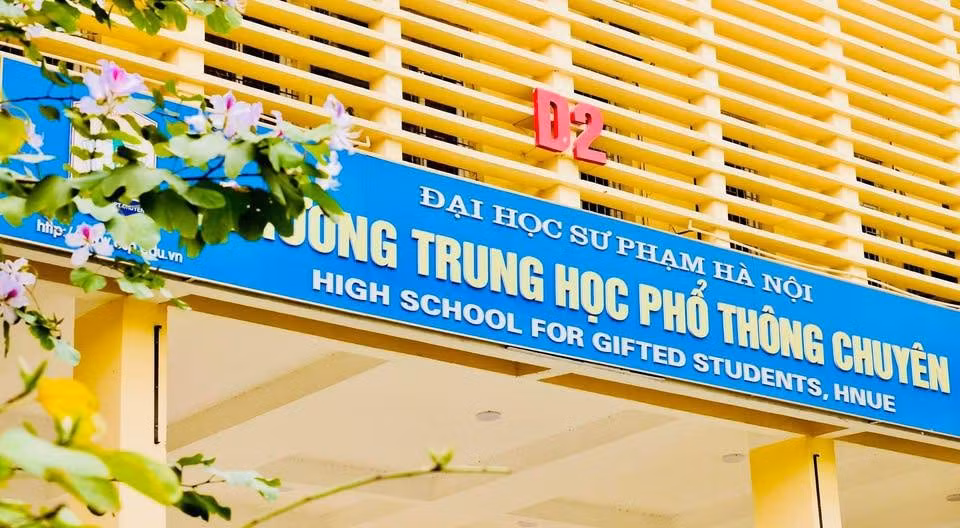 Trường trung học phổ thông chuyên Đại học Sư phạm, thuộc Trường đại học Sư phạm Hà Nội.