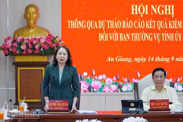 Phó Chủ tịch nước Võ Thị Ánh Xuân phát biểu. (Ảnh: QUỐC TRINH)