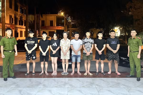 Các đối tượng bị khởi tố tại cơ quan Công an. (Ảnh: CÔNG AN LẠNG SƠN)