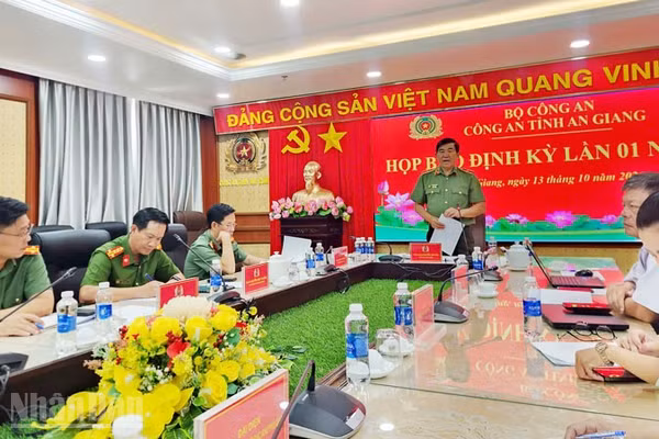 Quang cảnh buổi họp báo. (Ảnh: QUỐC TRINH)