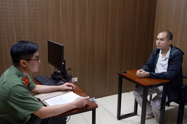 Đối tượng Trần Nhật Anh tại cơ quan Công an. (Ảnh: Công an Lạng Sơn)
