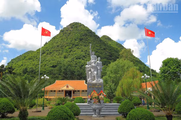 Tượng đài Khởi nghĩa Bắc Sơn. (Ảnh: DOÃN TUẤN)