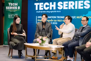 TS Trần Anh Tuấn (thứ ba từ trái sang) chia sẻ kinh nghiệm trong Chuỗi hội thảo công nghệ Tech Series 8.