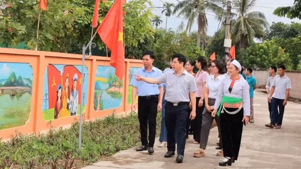 Mô hình “đường cây, đường hoa” do nhân dân thôn Yên Ninh, xã Nho Quan, tỉnh Ninh Bình sáng tạo.