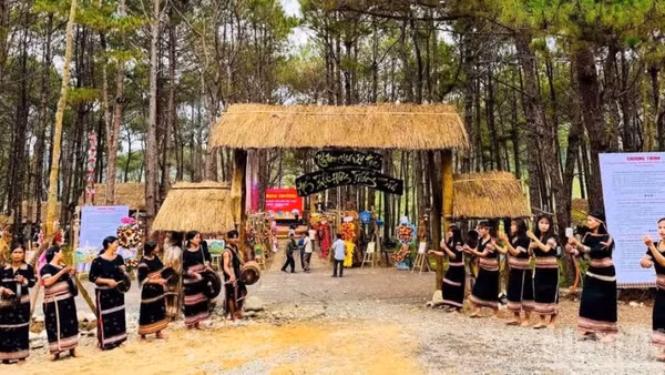 Xã miền núi Kon Plông, tỉnh Quảng Ngãi tổ chức nhiều hoạt động về thôn, làng cùng người dân.