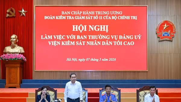 Chủ tịch Quốc hội Trần Thanh Mẫn, Trưởng Đoàn kiểm tra, giám sát số 11 của Bộ Chính trị chủ trì hội nghị. (Ảnh: DUY LINH)