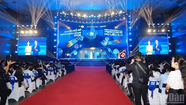 Toàn cảnh sự kiện Chuyển đổi số ngành ngân hàng năm 2026 tại Hà Nội. (Ảnh: HỒNG ANH)