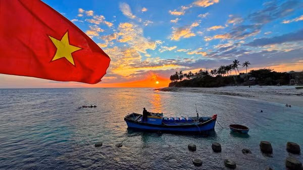 Hoàng hôn trên đảo Bé, Lý Sơn. (Ảnh: TRẦN THÀNH)