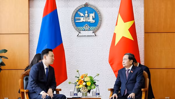 Chủ tịch Quốc hội Trần Thanh Mẫn hội kiến Thủ tướng Mông Cổ Nyam-Osor Uchral. (Ảnh: Doãn Tấn/TTXVN)