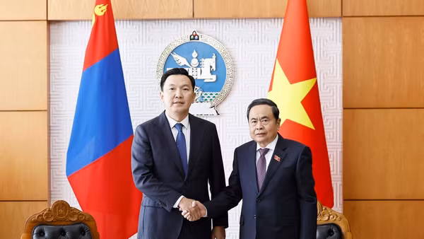 Chủ tịch Quốc hội Trần Thanh Mẫn hội kiến Thủ tướng Mông Cổ Nyam-Osor Uchral. (Ảnh: Doãn Tấn/TTXVN)