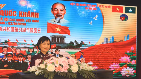 Tổng Lãnh sự Việt Nam tại Hong Kong và Macau Lê Đức Hạnh phát biểu tại lễ kỷ niệm. (Ảnh: Xuân Vịnh/TTXVN)
