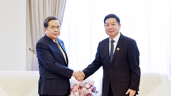 Chủ tịch Quốc hội Trần Thanh Mẫn tiếp Bí thư Thành ủy Diên An Vương Hải Bằng. (Ảnh: Doãn Tấn/TTXVN)