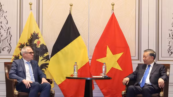 Tổng Bí thư, Chủ tịch nước Tô Lâm tiếp Bộ trưởng, Thủ hiến vùng Flanders Matthias Diependaele. (Ảnh: Thống Nhất/TTXVN)