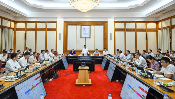 Quang cảnh cuộc họp về Hệ thống giám sát, điều hành thông minh và Hệ thống quản lý công việc, đánh giá cán bộ trên môi trường số. (Ảnh: DUY LINH)