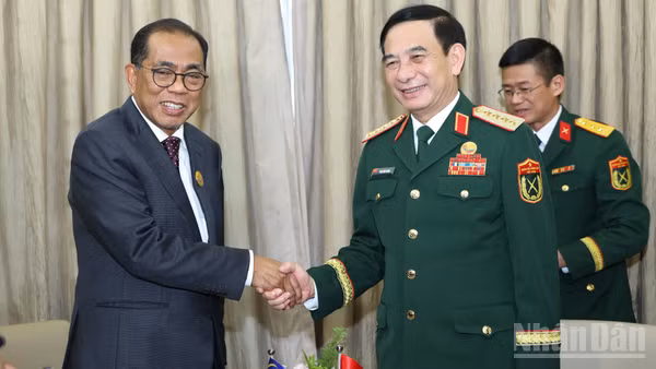 Đại tướng Phan Văn Giang gặp song phương Bộ trưởng Quốc phòng Malaysia Dato' Seri Mohamed Khaled bin Nordin.