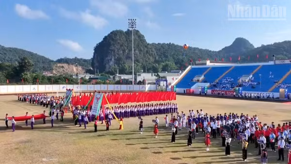 Tham dự Đại hội Thể dục thể thao tỉnh Sơn La lần thứ X có 39 đoàn vận động viên đến từ các xã, phường. (Ảnh: QUỐC TUẤN)