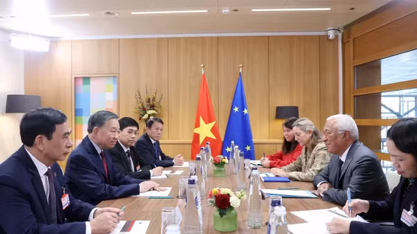 Tổng Bí thư, Chủ tịch nước Tô Lâm gặp hẹp Chủ tịch Hội đồng châu Âu António Costa trước hội đàm. (Ảnh: TTXVN)