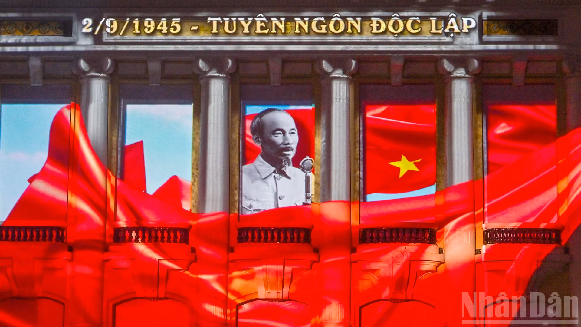 Khoảnh khắc tái hiện ngày 2/9/1945, tại Quảng trường Ba Đình, Hà Nội, Chủ tịch Hồ Chí Minh đã đọc bản Tuyên ngôn Độc lập, khai sinh nước Việt Nam Dân chủ Cộng hòa.