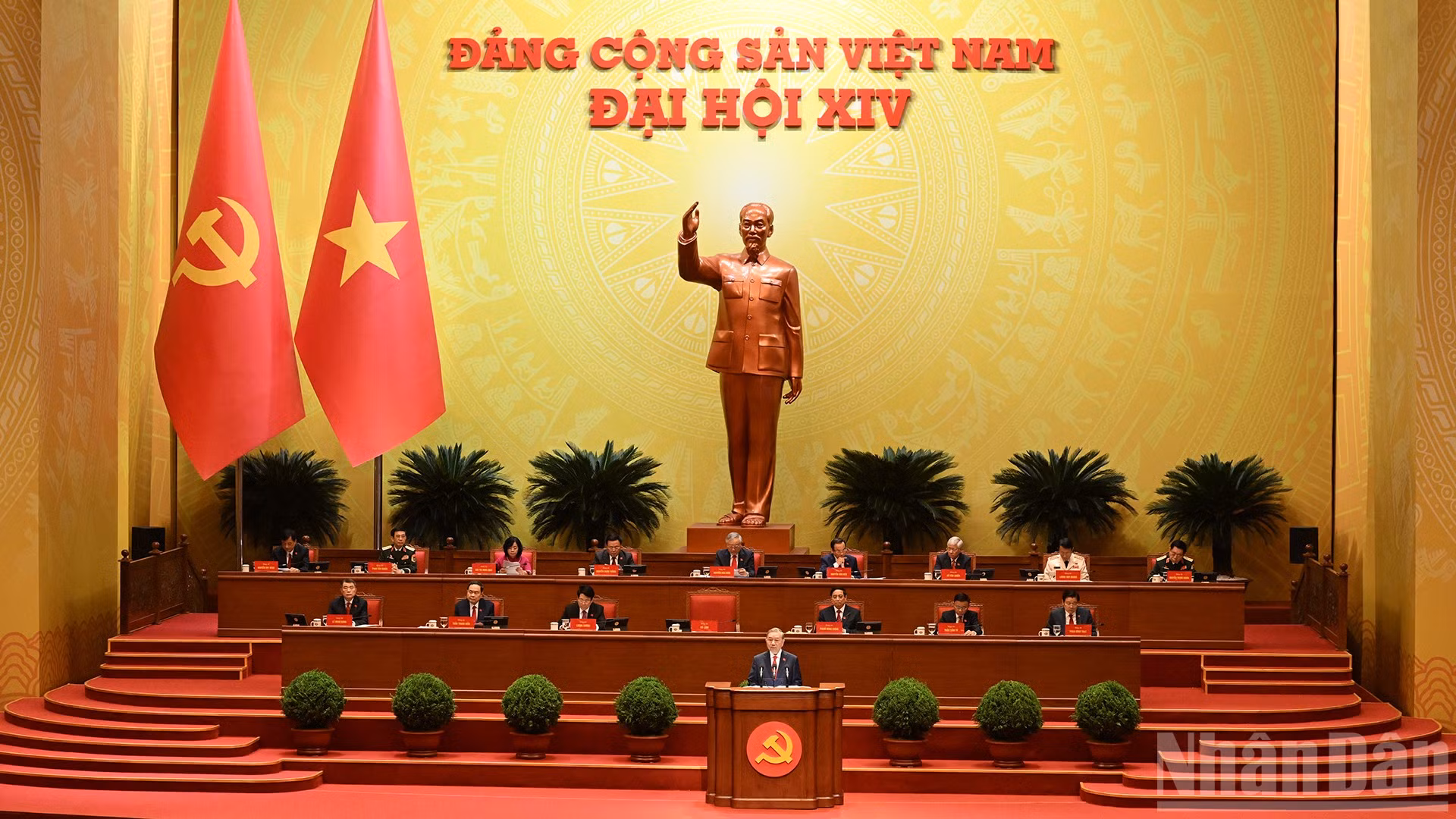 Tổng Bí thư Tô Lâm Báo cáo về các văn kiện trình Đại hội XIV Đảng Cộng sản Việt Nam tại phiên khai mạc Đại hội đại biểu toàn quốc lần thứ XIV Đảng Cộng sản Việt Nam. (Ảnh: TRẦN HẢI)
