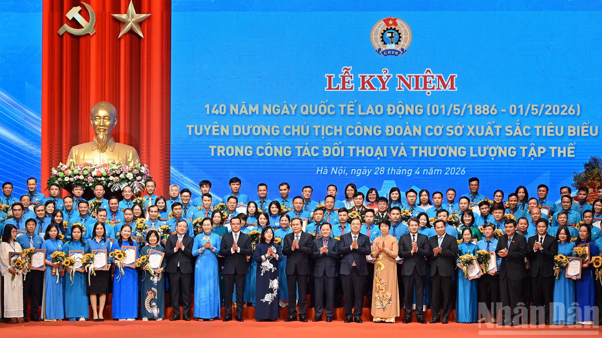 Chủ tịch Quốc hội Trần Thanh Mẫn cùng các đồng chí lãnh đạo Đảng, Nhà nước và đại biểu tại lễ kỷ niệm.
