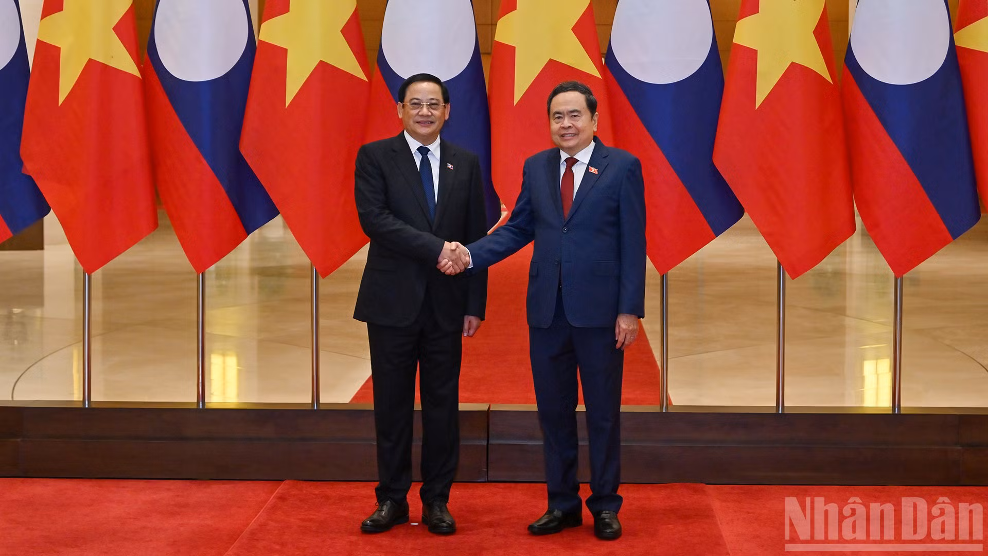 Chủ tịch Quốc hội Trần Thanh Mẫn và Thủ tướng Lào Sonexay Siphandone.