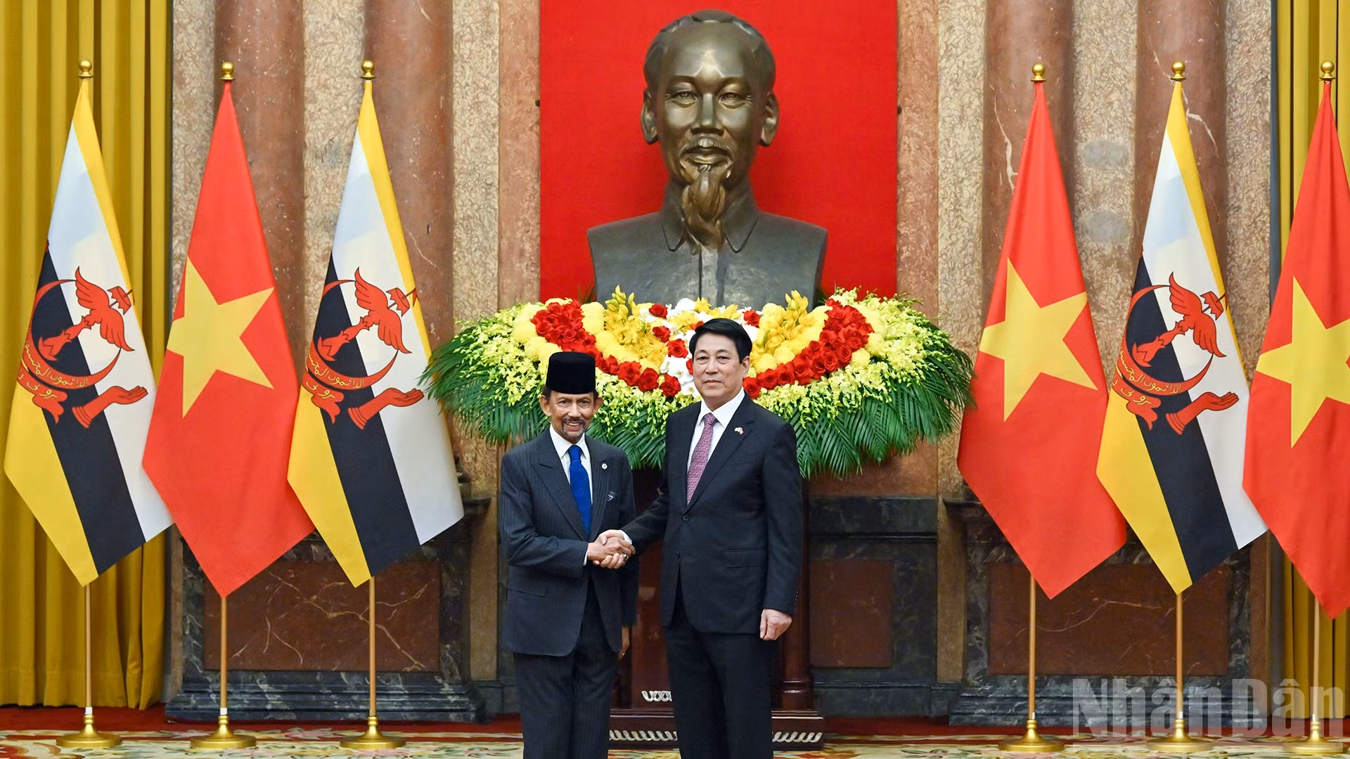 Chủ tịch nước Lương Cường và Quốc vương Brunei Darussalam Haji Hassanal Bolkiah.
